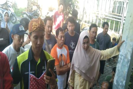PULUHAN PENGUNJUNG DAN PEDAGANG KE