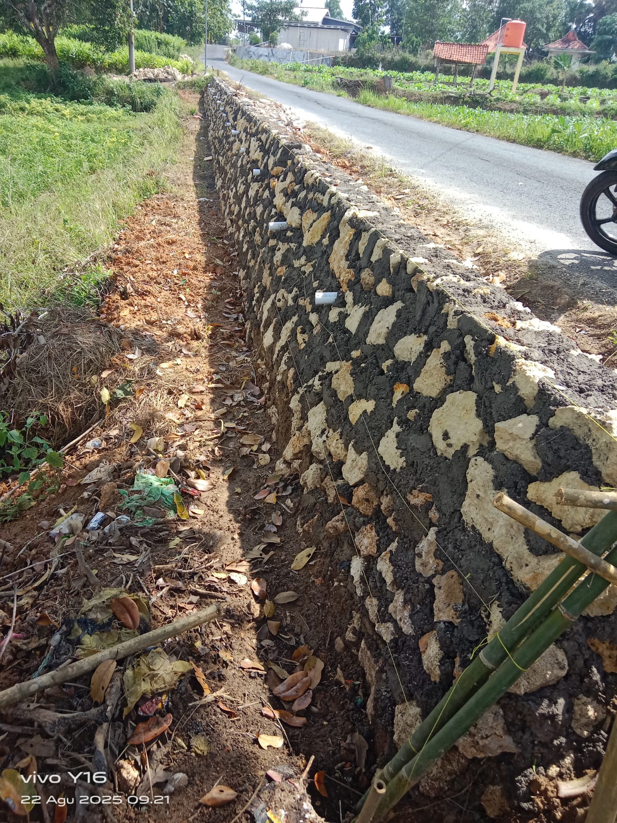Salah Satu Kades di Kecamatan Manding Diduga Alergi Wartawan, Pembangunan TPT di Desanya di Sorot
