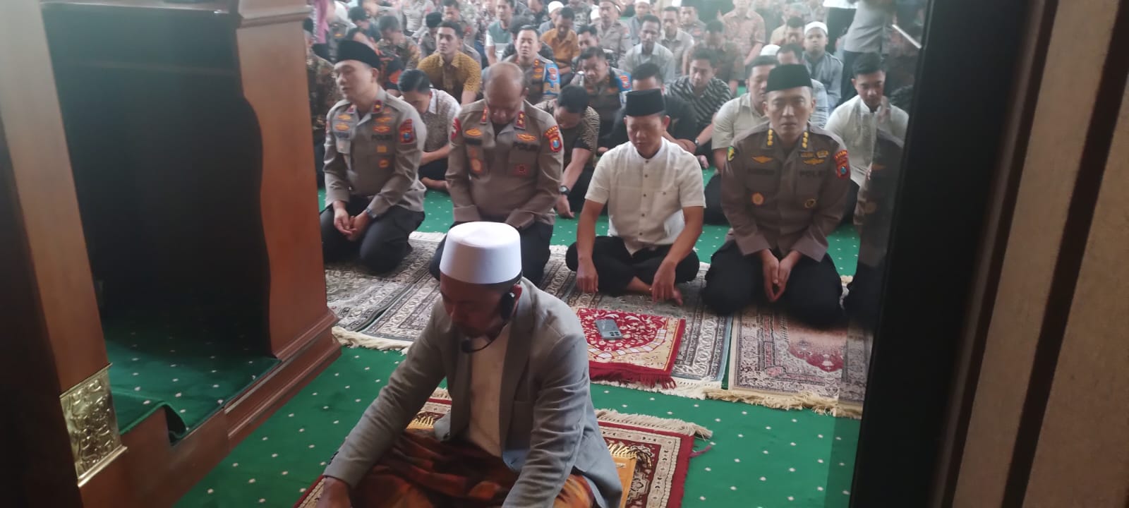 Polda Jatim Gelar Sholat Ghoib untuk Almarhum Driver Ojol Affan Kurniawan