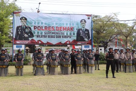 Polres Demak Siagakan 100 Personel untuk Pengamanan Aksi Unjuk Rasa  H