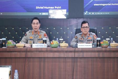 Personel Polda Jatim Ikuti Pelatihan Kehumasan Melalui ELearning Perku