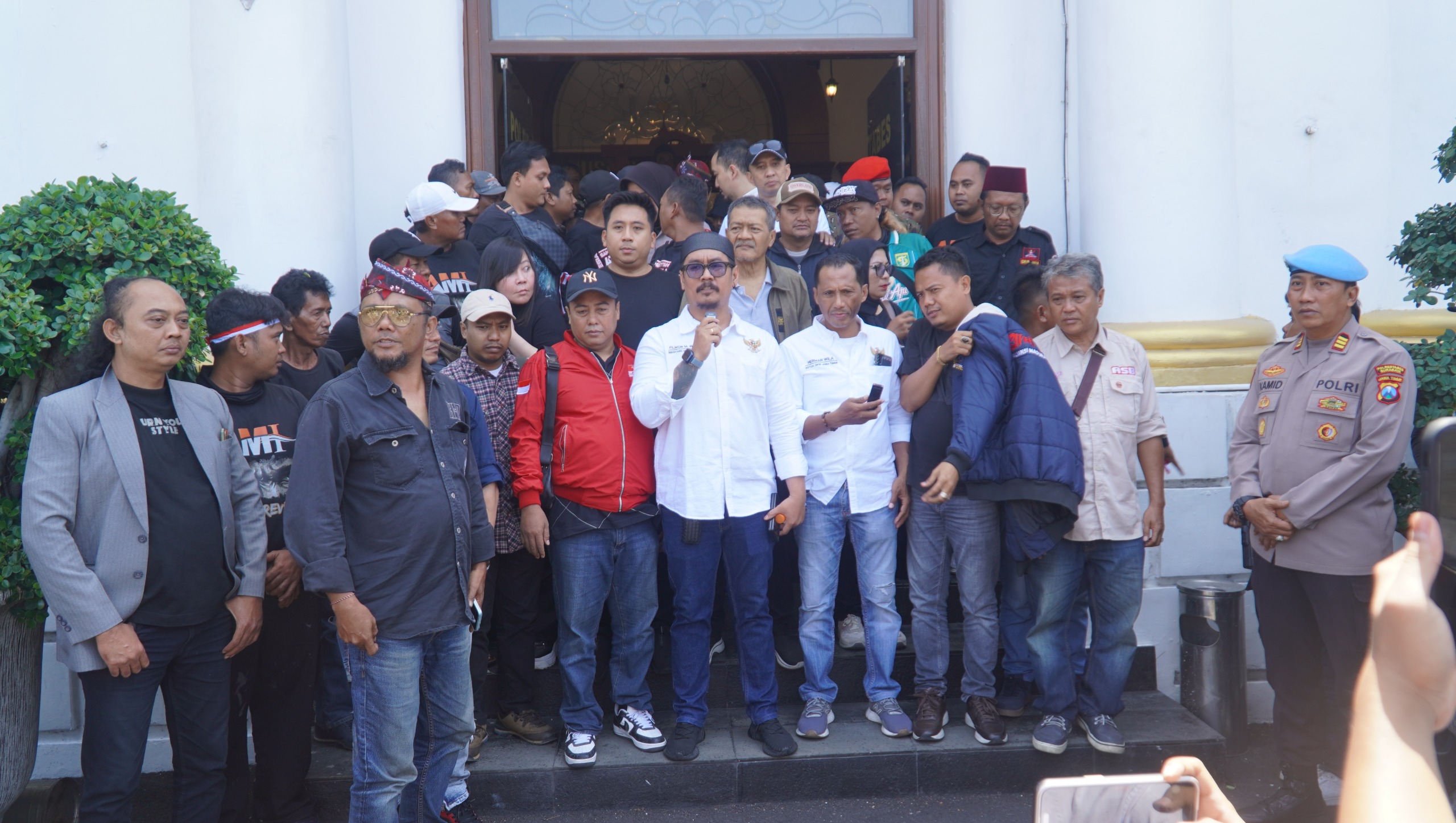 Gabungan Belasan Ormas Datangi Polrestabes Surabaya Nyatakan Komitmen Jogo Suroboyo Damai
