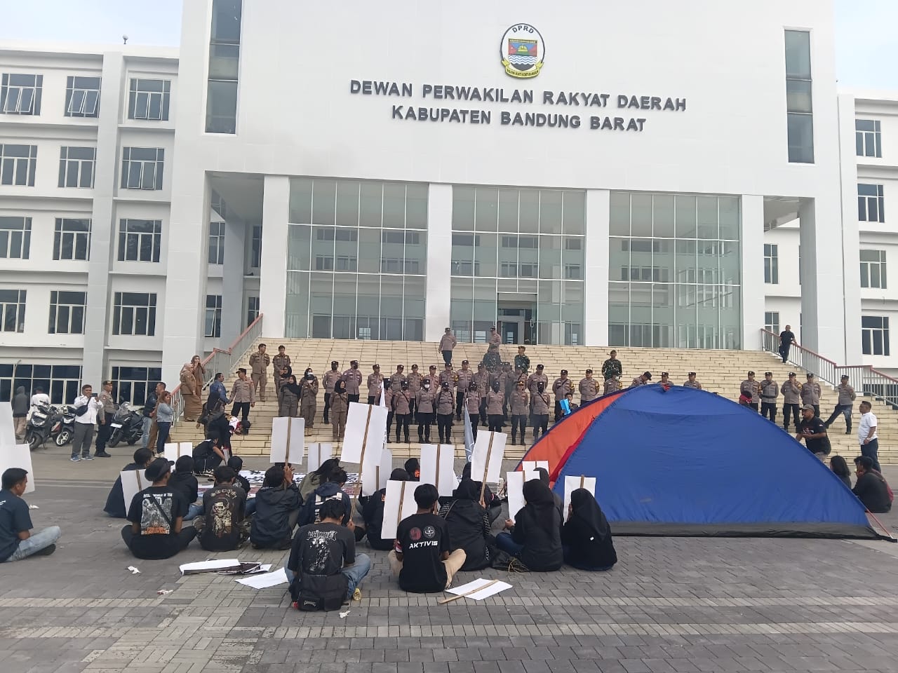 13 Poin Koalisi Rakyat Bandung Barat dan Aliansi Aktivis Anti Korupsi Jabar Gelar Aksi Damai