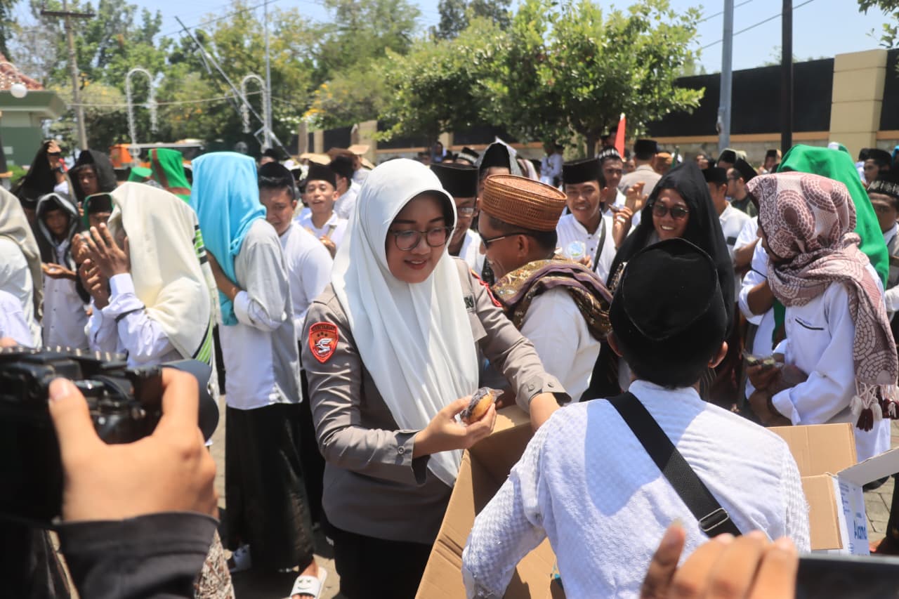 Kapolres Probolinggo Sampaikan Terima Kasih, Aksi Damai Ribuan Santri di Kantor DPRD Berlangsung Ter