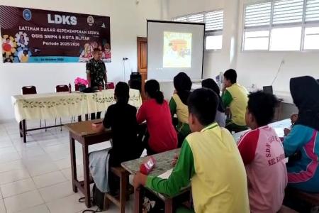 Danramil Sananwetan Beri Pembekalan Bela Negara pada Peserta LDKS SMPN
