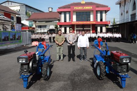 Kapolres Jember Serahkan 2 Uni