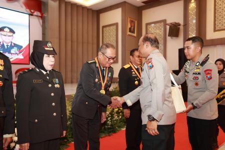 Kapolda Jatim Pimpin Purnabakti 143 Pe