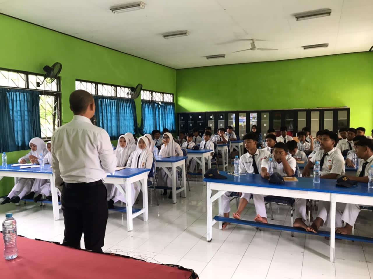 Satresnarkoba Polres Pasuruan Gelar Penyuluhan Bahaya Narkoba di SMPN 1 Rembang