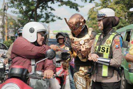 Kreatif Sosialisasi Operasi Zebra Polres Malang Jadi Super Hero