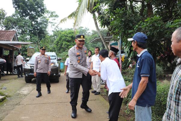 Warga Dusun Genting Disambangi Kapolres Kendal, Solidaritas Saat Laka Air Diapresiasi
