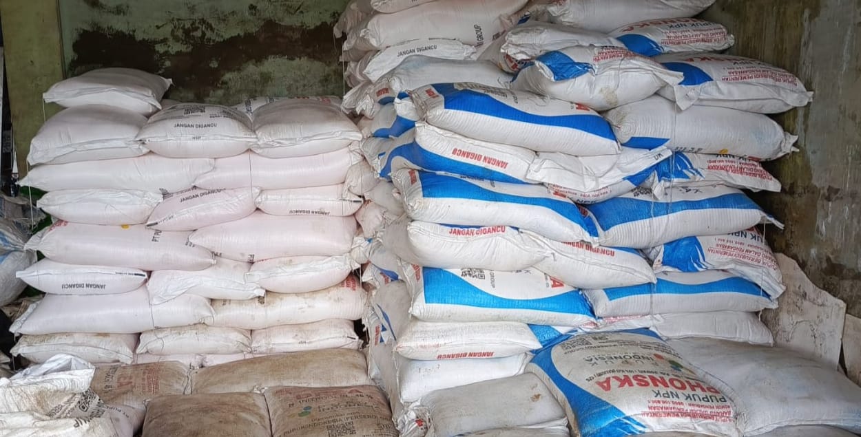 ‎Keuntungan Kecil, Kios Pupuk di Kecamatan Cihara, Akui Jual Pupuk Bersubsidi Diatas HET  ‎