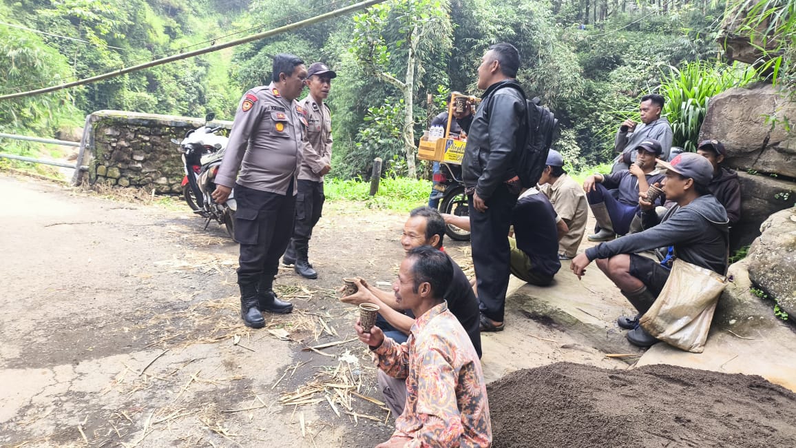 Giat Kopling Polsek Puspo Dapat Sambutan Hangat Warga, Perkuat Kedekatan Polisi dan Masyarakat