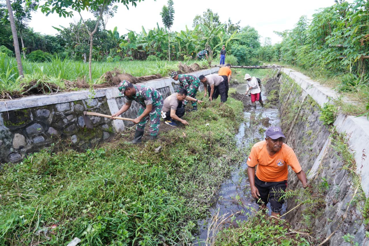Tiga Pilar Bersinergi, Aksi Karya Bakti Bersama Kodim 0808-Blitar Memperingati Hari Juang Kartika Di