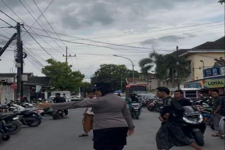 Jaga Ibadah Tetap Khusyuk Polwan Polres Sumenep Laksanakan PAM dan Gat