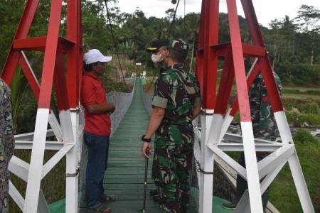 Peninjauan Jembatan Gantung Garuda Won