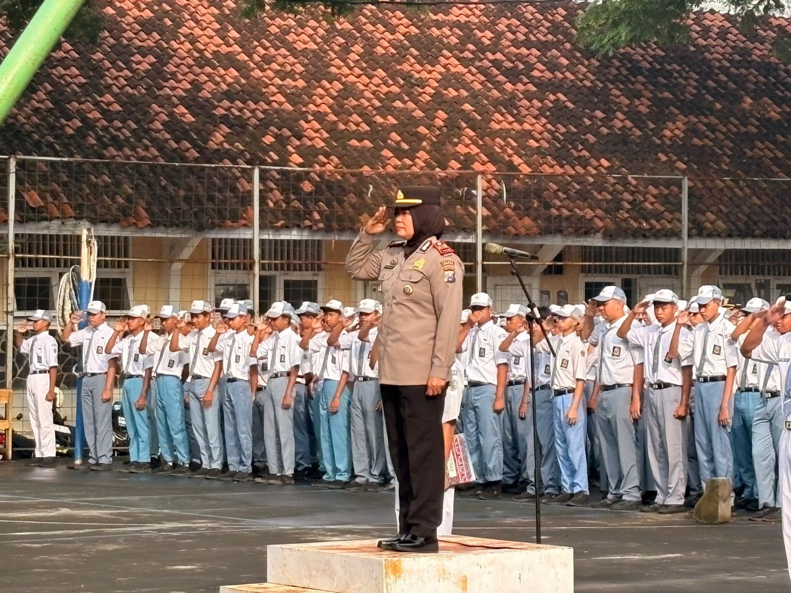 Polres Pasuruan Gelar Police Goes To School, Tanamkan Disiplin dan Kesadaran Kamtibmas