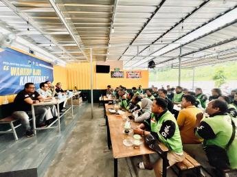 Sinergi di Balik Secangkir Kopi: Polres Gresik Rangkul Driver Ojol dalam Operasi Keselamatan Semeru