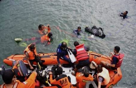 AKHIRNYA SETELAH BPBD SAMPANG OPERASI SAR, KORBAN BOCAH YANG DI CARI SEMALAMAN DI TEMUKAN PAGI HARI 