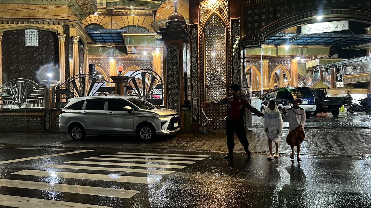 Sat Samapta Polres Pasuruan Amankan Tarawih di Beji, Ibadah Berlangsung Aman dan Kondusif