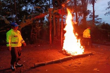 POLRES MALANG BONGKAR ARENA SABUNG