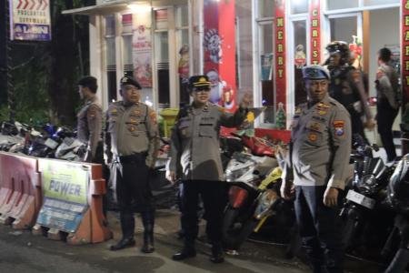 Polres Pelabuhan Tanjungperak Larang W
