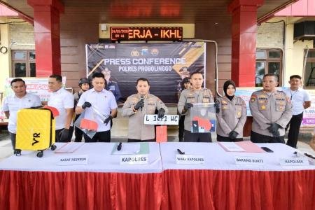 Polres Probolinggo Amankan 3 Tersangka Pencuri Koper Milik Wisatawan A