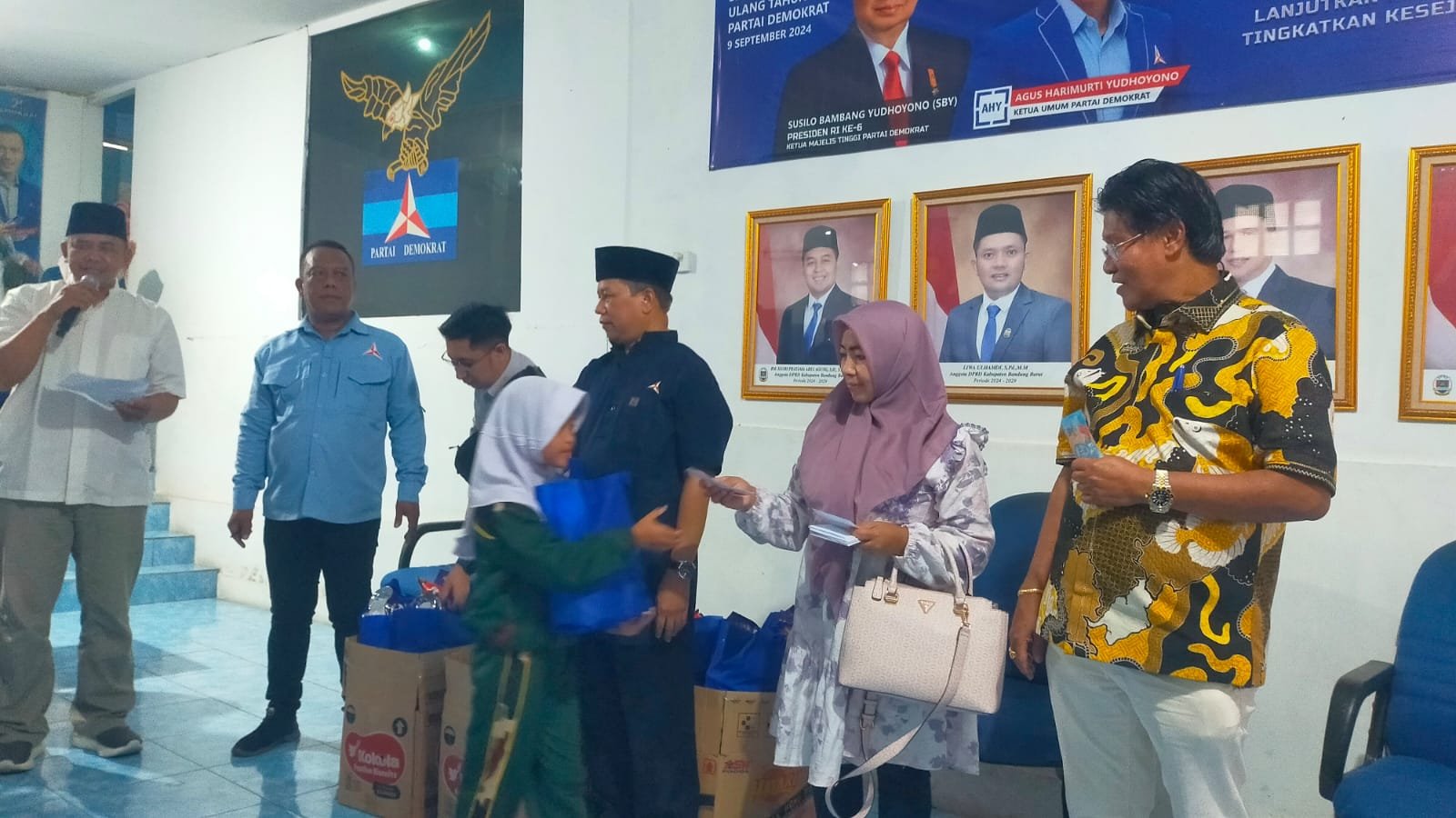 DPC DEMOKRAT KBB BUKA PUASA DAN SANTUNI ANAK YATIM