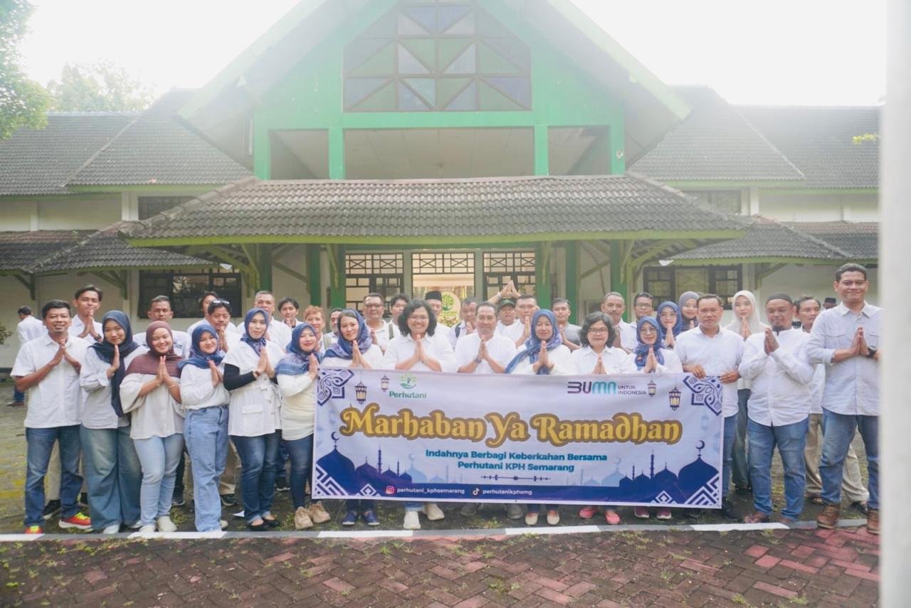 Ramadhan Penuh Berkah, Perhutani KPH Semarang Bagikan 445 Takjil kepada Masyarakat 