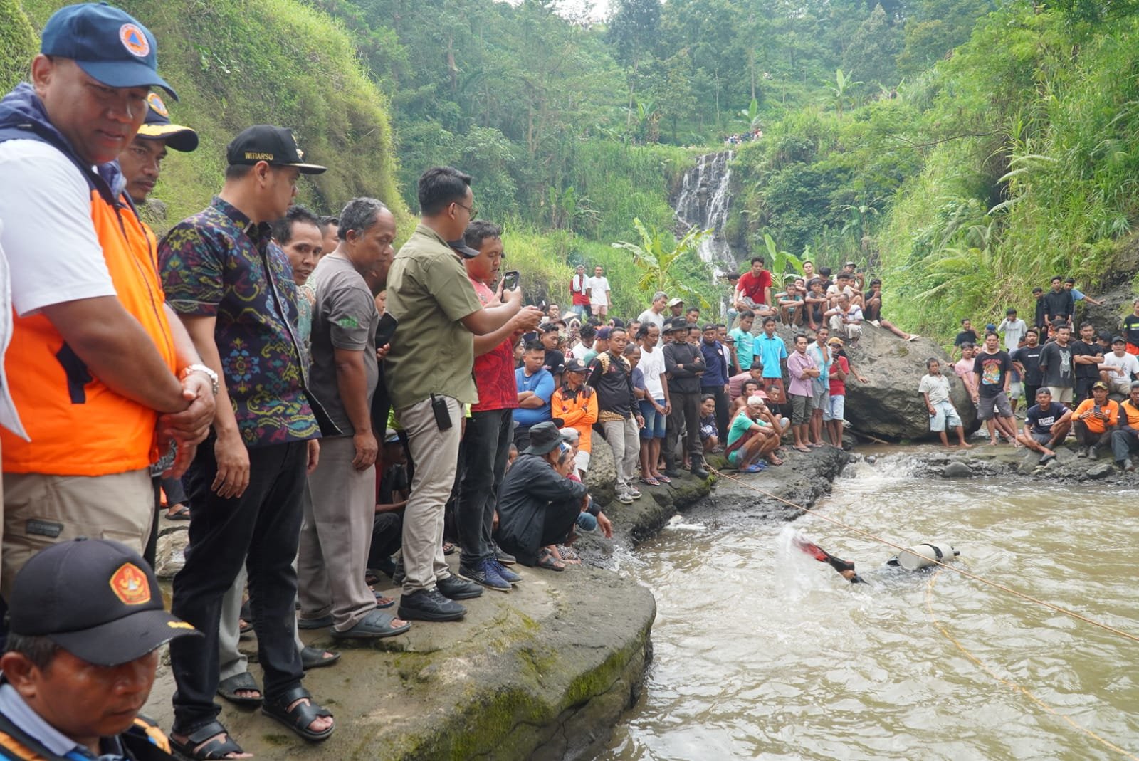 Dua Remaja Tenggelam di Batealit, Bupati Pimpin Langsung Evakuasi Korban 