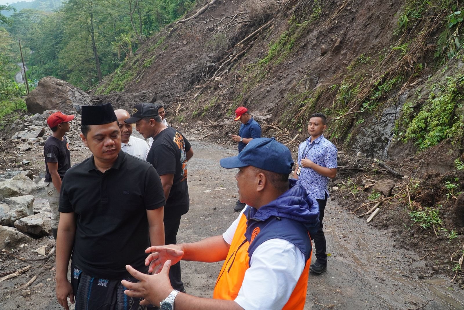 Tinjau Longsor Tempur, Pembukaan Jalur Baru Ditarget Rampung Empat Pekan 