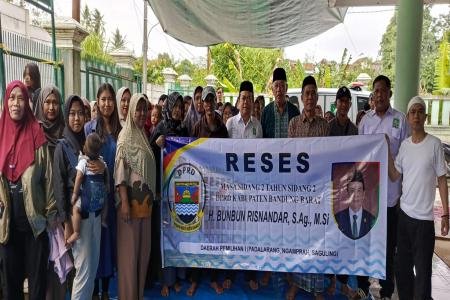 BUNBUN RISNANDAR GELAR RESES TERIMA ASPIRASI 293 KK DI CIPENDEUY