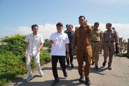 Tinjau Jembatan Penghubung Demak  Jepara Ini Kata Menko Zulhas