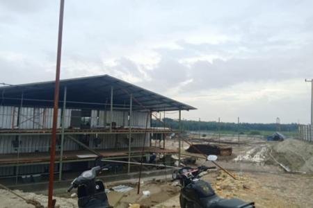 Pembangunan Kandang Ayam di Desa Kebon Cau Masih Berjalan Meski Diduga