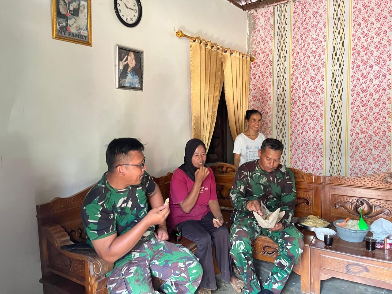 Giliran Memasak, Giliran Berbakti: Dapur Ibu-Ibu Krangean Jadi Energi TMMD