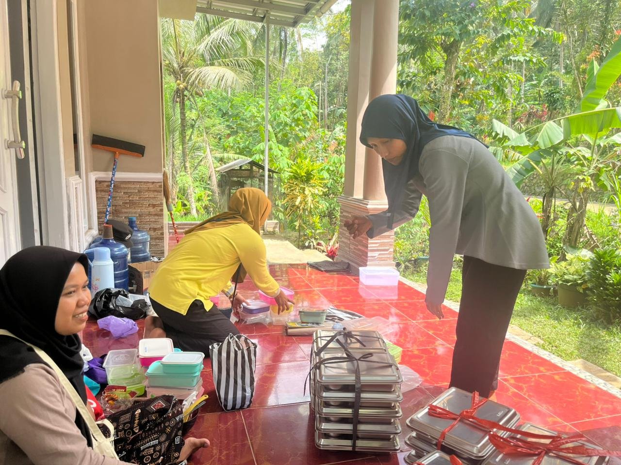 Pembangunan Jalan TMMD Jadi Harapan Tri Asih untuk Lancarnya Distribusi MBG di Krangean 