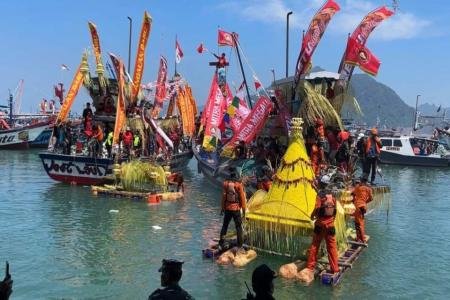 LARUNG SEMBONYO PANTAI PRIGI T