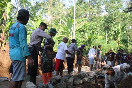 MANFAATKAN WAKTU EMAS, PEMBANGUNAN