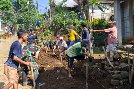 Gotong Royong Membangun Negeri dari Pl