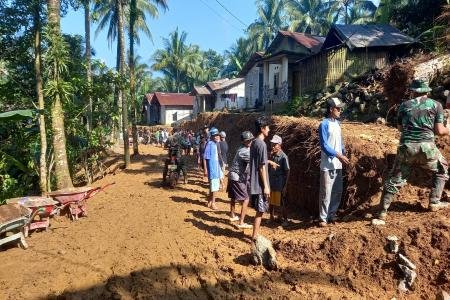 DARI TANGAN KE TANGAN, PEMBANGUNAN