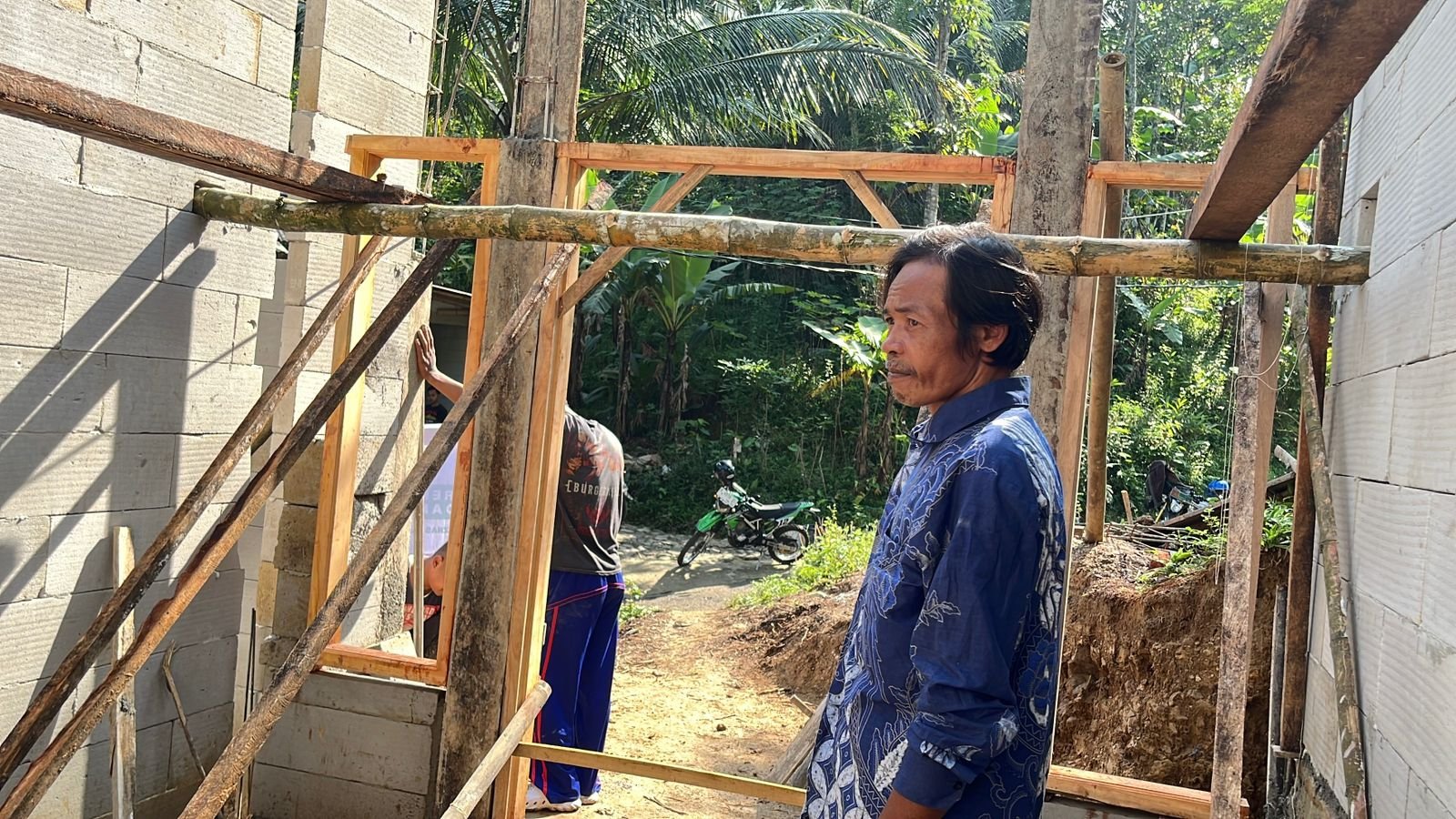 Raut Haru Misdi, Impian Rumah Layak Kini Nyaris Nyata Berkat RTLH TMMD