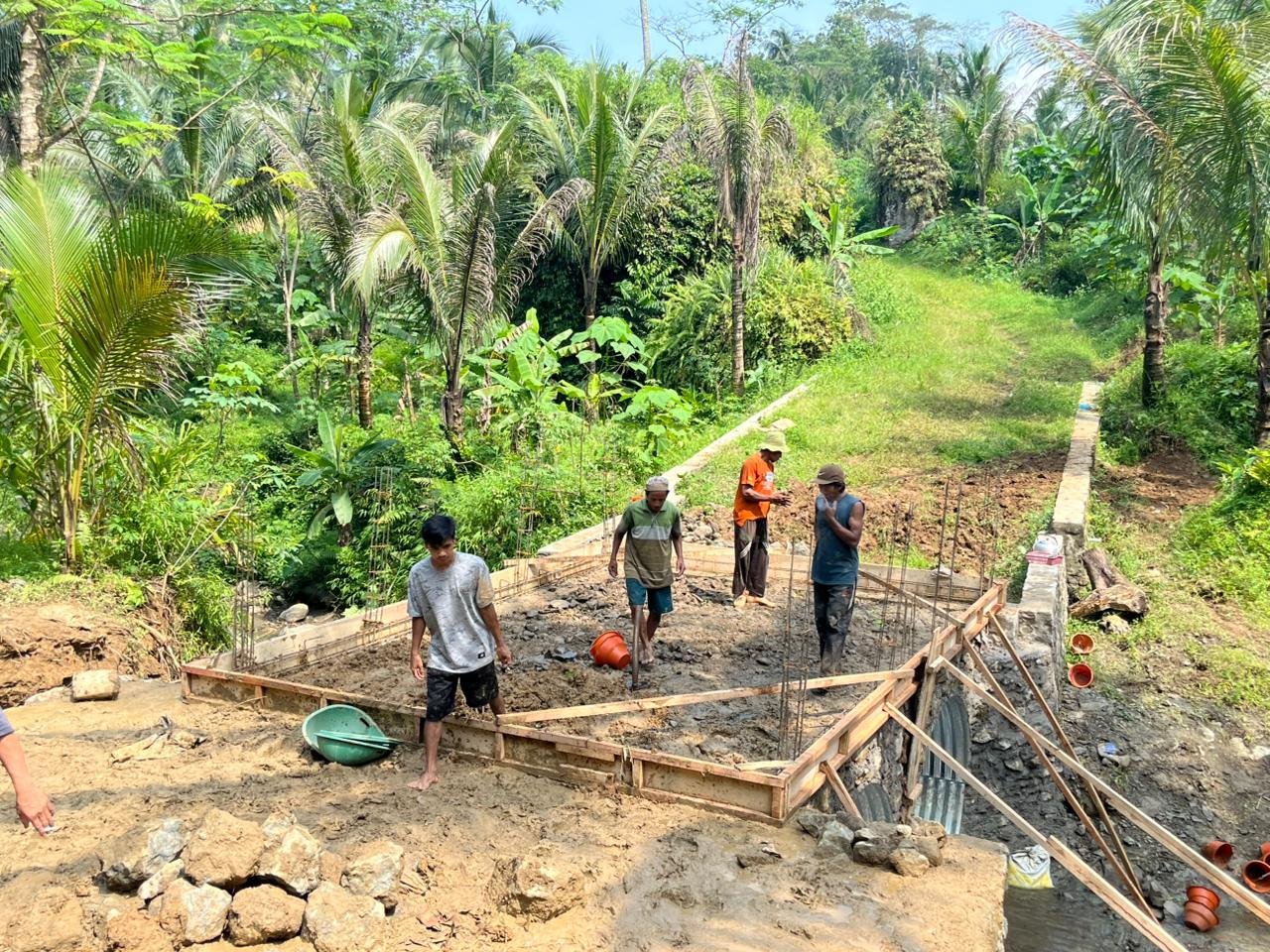 Guyub di Jembatan Garuda: Saat Gotong Royong Menyatukan Harapan Dua Desa