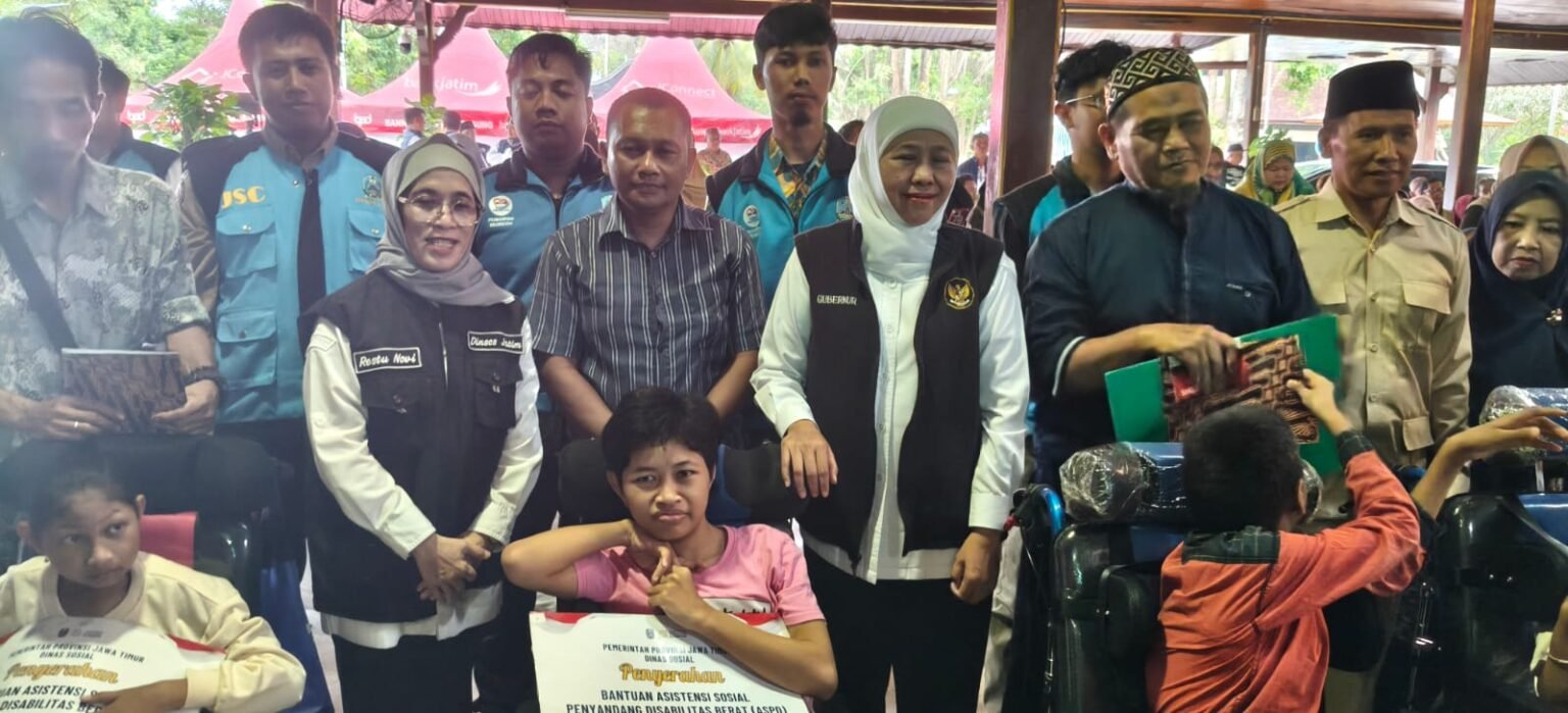Gubernur jatim ibu khofifah Salurkan Bantuan Sosial untuk 350 Warga Tulungagung, Plt Bupati Ahmad Ba