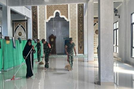 Rawat Masjid Baru dengan Gotong Royong