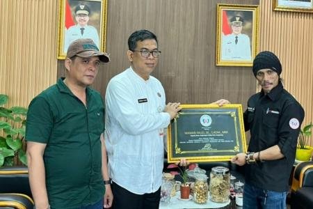 FWJ Indonesia Serahkan 2 Piagam Penghargaan di Kota Tangerang Siapa Sa