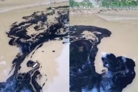 Sungai Tercemar Oli Bekas 15 R