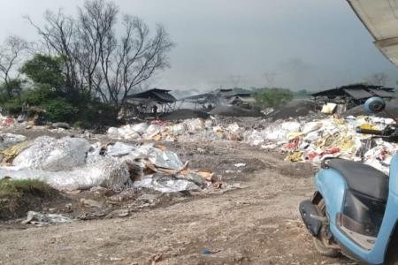 Asap Tebal Diduga dari Peleburan Alumi