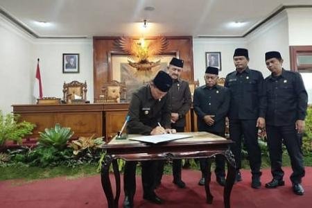 DPRD Tulungagung Tetapkan 5 Ra