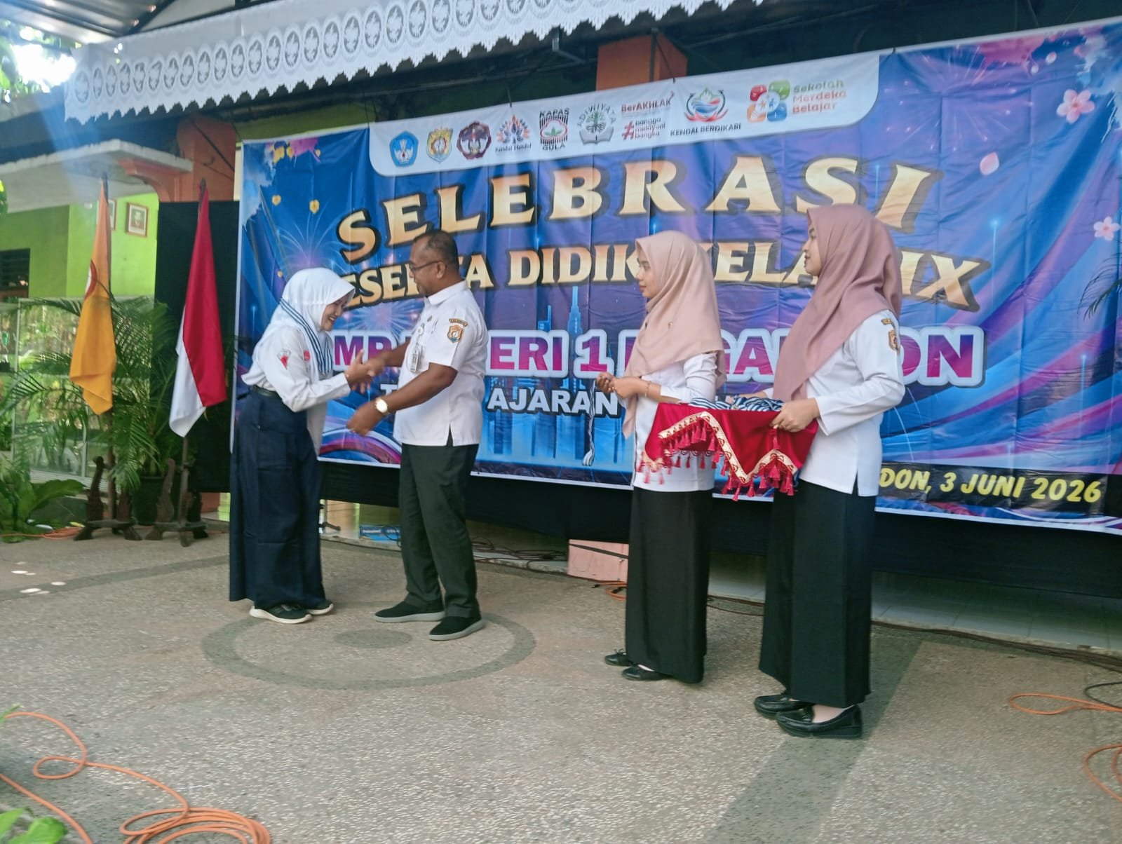 Kepala SMPN 1 Pegandon Beri Pesan Menyentuh Saat Lepas 223 Siswa Kelas IX