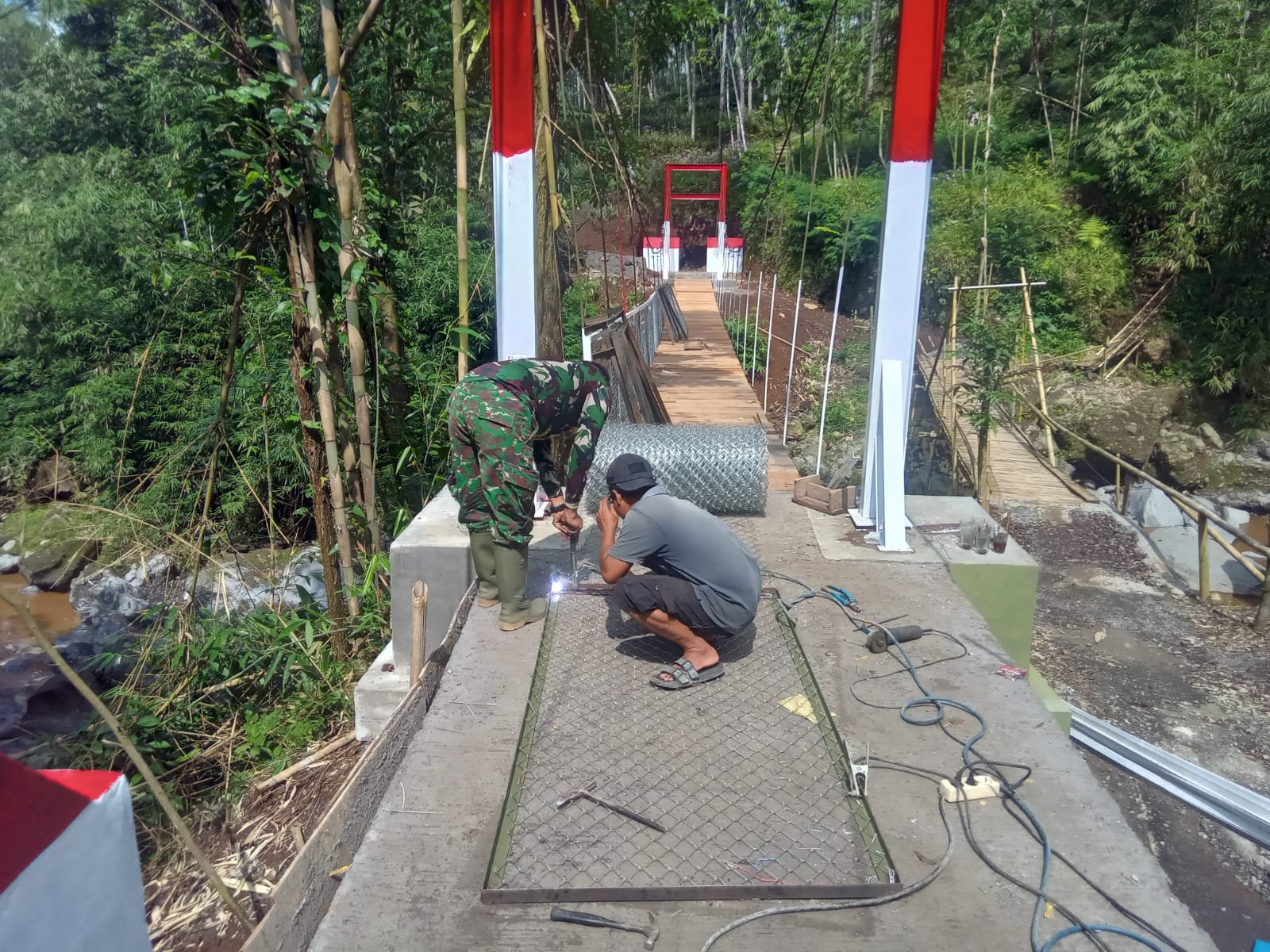 Jembatan Gantung Desa Serang Hampir Rampung, Akses Warga Segera Terhubung