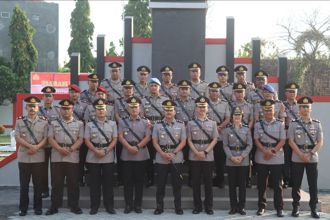 Sambut Hari Bhayangkara Ke-80, Polres Demak Hormati Jasa Pahlawan Lewat Ziarah Nasional
